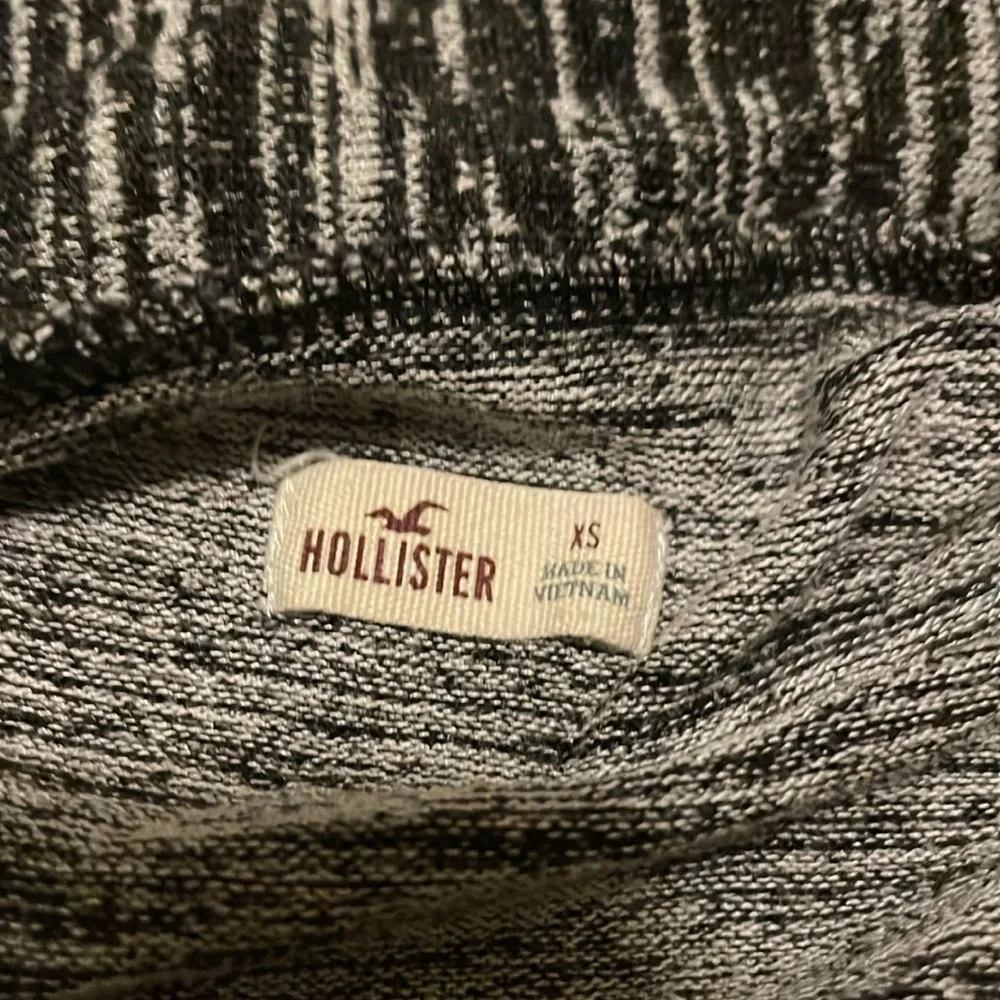 Hollister black white